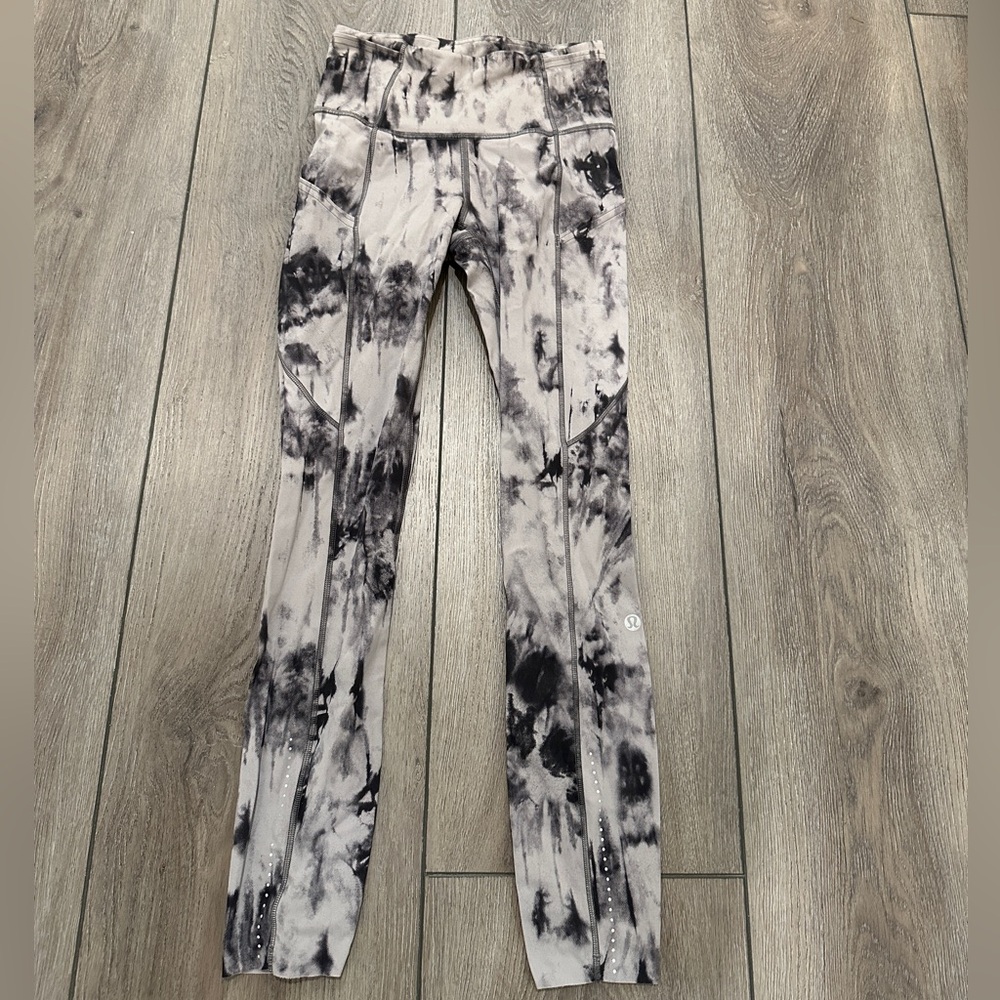 Black and white tie dye Lulu lemon leggings